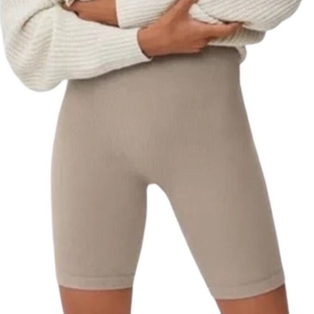 Everlane Seamless Bike Shorts
